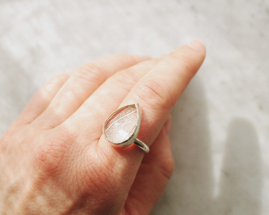 Medium Pear Leaf Skeleton Pools of Light Ring - plain - size US 7